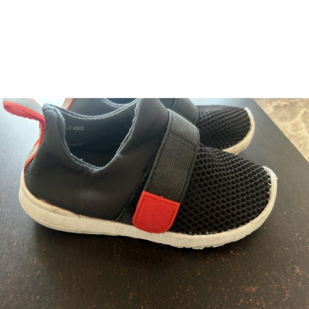 Kid’s shoes Bundle.Size 6 - Picture 8 of 8